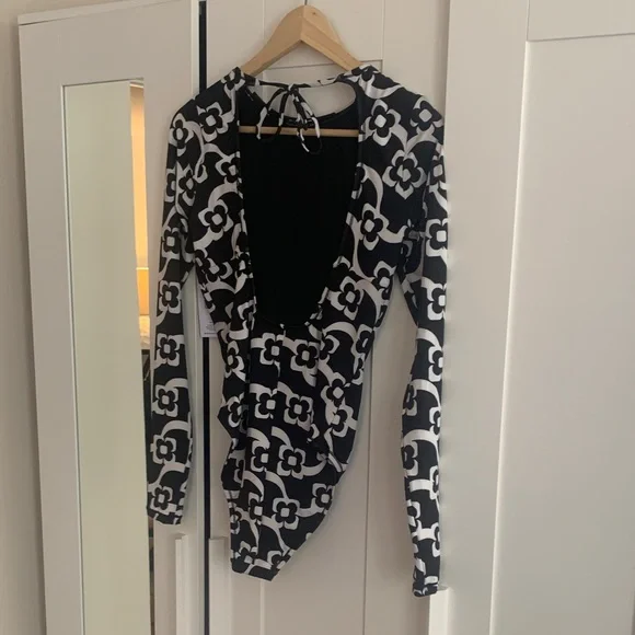 Hurley Mod Max Black and White Floral Long Sleeve Surf Suit - Picture 5 of 6